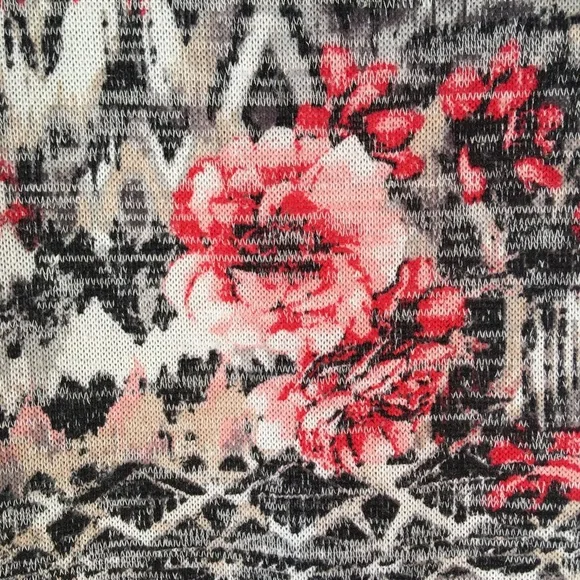 French Laundry Top Floral Size Small 3/4 sleeves V shaped hem - Picture 6 of 10